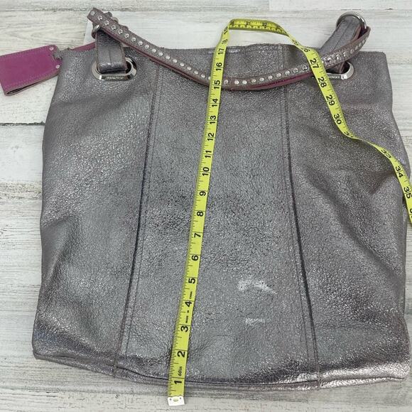 B Makowsky Silver  Metallic Large Tote Bag Leather - Picture 6 of 6